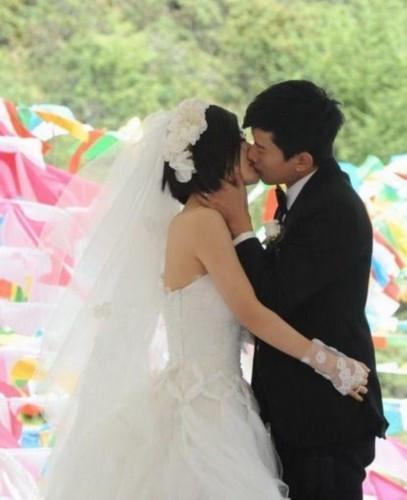 张杰谢娜接吻照片,浪漫画面引网友热议